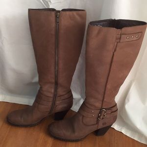 Born leather boots, knee high, 2.5 heel